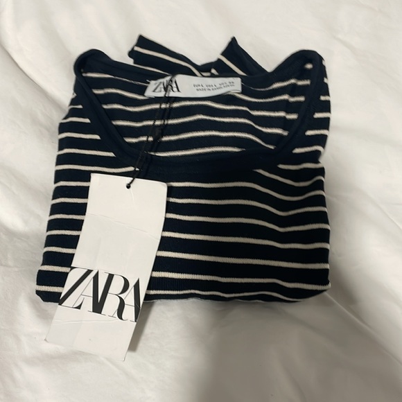 NWT basic sweater - Picture 2 of 3